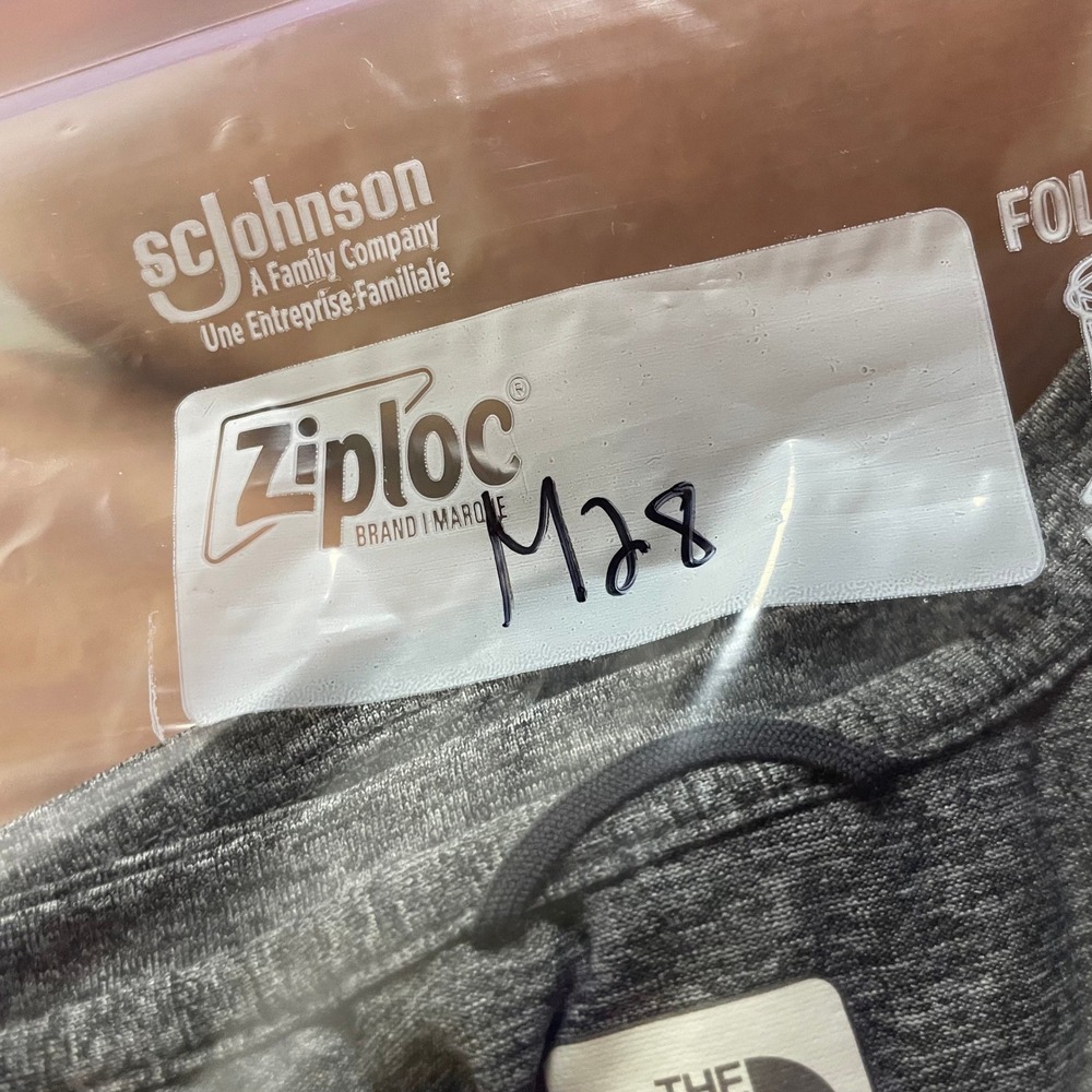 The North Face Women's Medium Gray Heather V-Neck Tech T-Shirt Blue - Size M - Picture 7 of 7